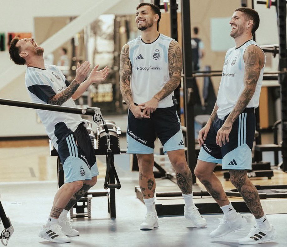 ElCerebr0's tweet photo. They think we care that they hate us 💀

This is Futbol. We hate you on the field 👌 https://t.co/MYoEOREg7V