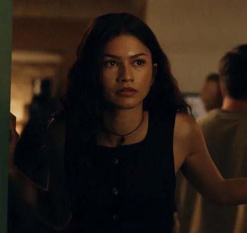 DiscussingFilm's tweet photo. Zendaya says ‘SPIDER-MAN: HOMECOMING’ is her favorite film of the first MCU Spider-Man trilogy.

“It’s like my comfort movie it’s so cozy, it feels good every time I watch it.”

(Source: @letterboxd) https://t.co/YZ6WRseyk3