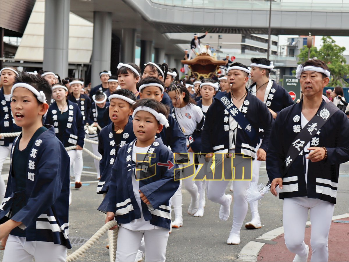 jeansbaka's tweet photo. ２０２６年（令和８年）５月３１日（日）                
和泉市制７０周年だんじり記念曳行      
北松尾地区箕形町　②周目 https://t.co/M2DbYgtp1P
