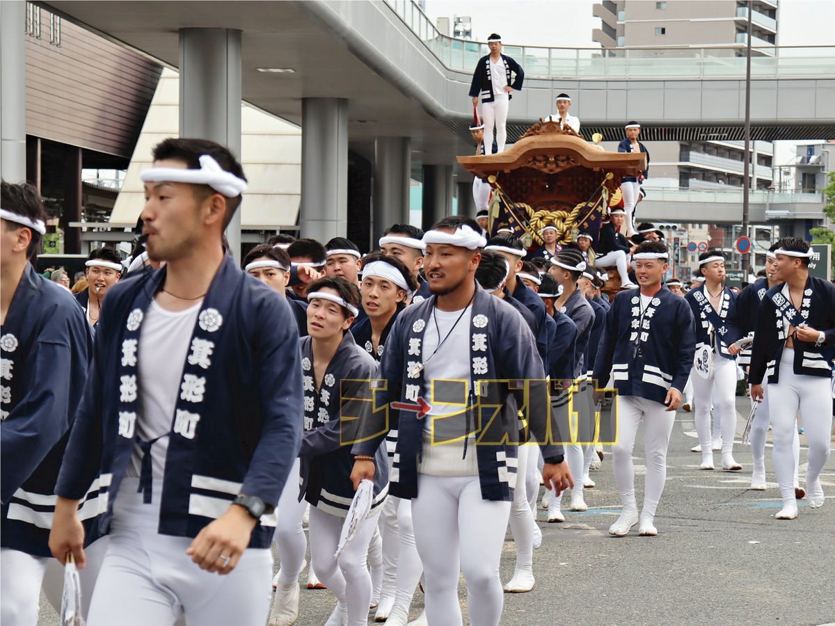 jeansbaka's tweet photo. ２０２６年（令和８年）５月３１日（日）                
和泉市制７０周年だんじり記念曳行      
北松尾地区箕形町　②周目 https://t.co/M2DbYgtp1P
