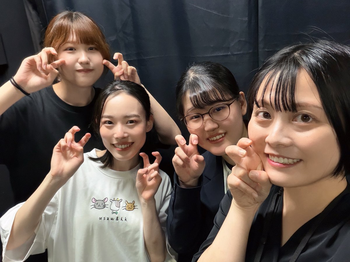 mayuccho1122's tweet photo. #野菜2026 🍅

昨日、座・タータンチェックメンバー揃いました🎶かわいすぎる後輩たちに囲まれて幸せです♡

ミュージカルっぽいポーズが下手になっててびっくりしたミヤマまゆでした。

わらわらをタコ殴りのネタは
引用ポストらしいです🐙

明日からまた受付してます🐊
皆様お待ちしております☺️ https://t.co/62dRAIBcKu