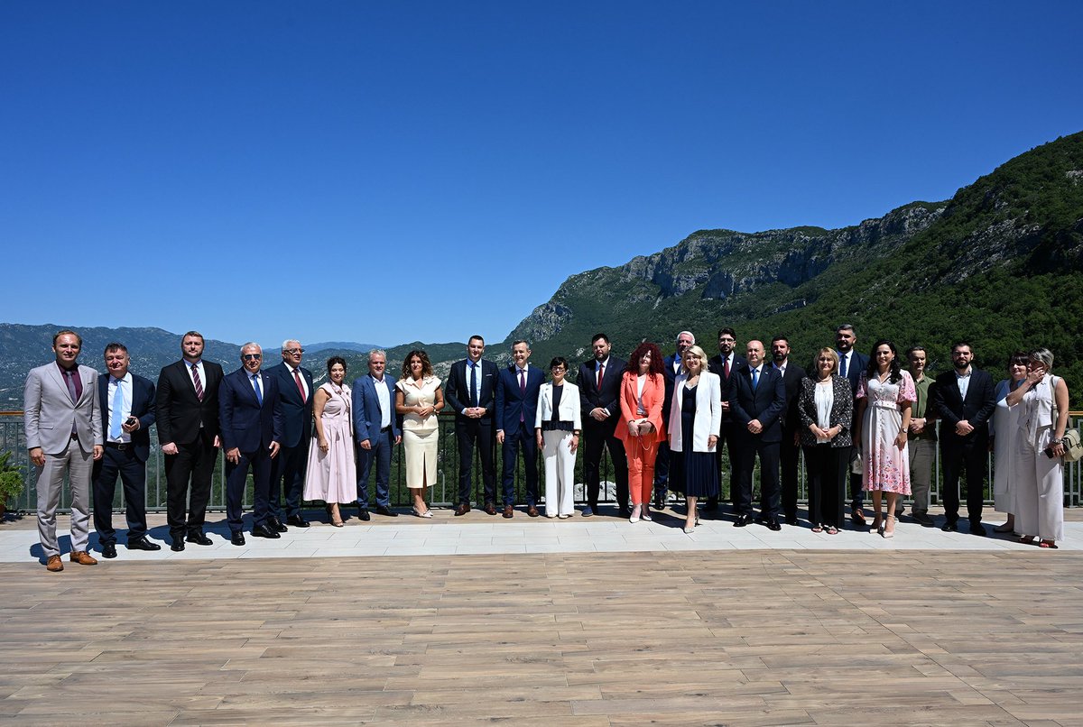MartaKosEU's tweet photo. EU membership must be a national project for all of Montenegro.

Glad to have met Speaker @AndrijaMandicDF and representatives of the ethnic Serbian community to discuss how cross-party dialogue can help bring Montenegro over the finish line.

The recent agreement between the ruling majority and the opposition is already delivering results. This week, important votes on constitutional amendments needed to align with EU law were adopted with the support of more than 90% of MPs.

We want this unity to continue until the end of Montenegro’s accession path.