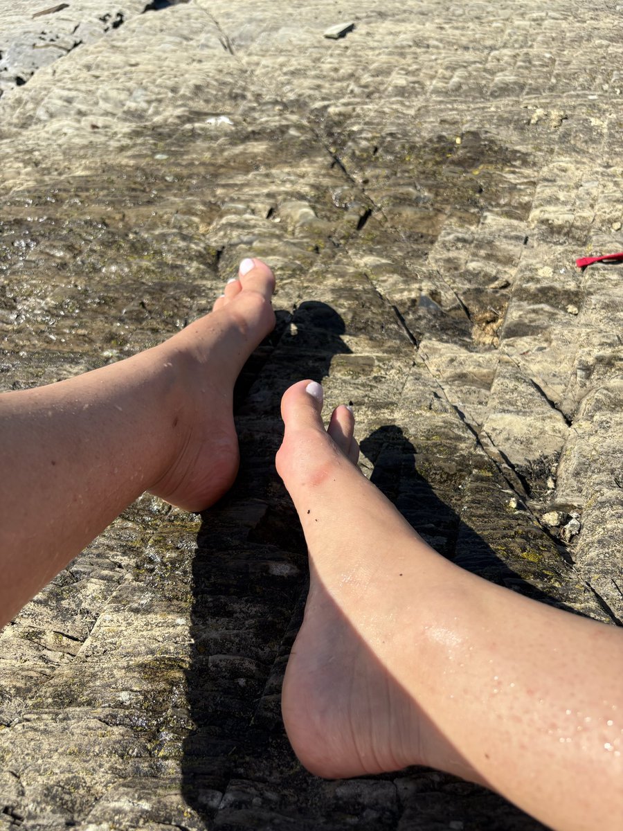 YourElenaM's tweet photo. Føttene til gudinnen din er slitne, noen som vil spandere på pedikyr? #spoilme #norwegiangodess #feetlover #footfetısh https://t.co/JyQDUQAhro