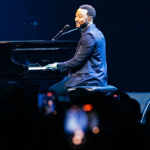 EntertainMeHub's tweet photo. John Legend stuns at Montreux Jazz Festival landmark sixty edition - #johnlegend @johnlegend
Read the full article here: https://t.co/5TCoqQCtEV
More on https://t.co/LKIjLow4RJ https://t.co/PClqnHi4LA
