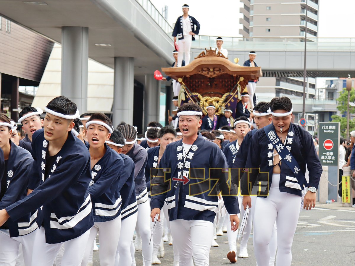 jeansbaka's tweet photo. ２０２６年（令和８年）５月３１日（日）                 
和泉市制７０周年だんじり記念曳行       
北松尾地区箕形町　②周目 https://t.co/U9hCgwUyCu