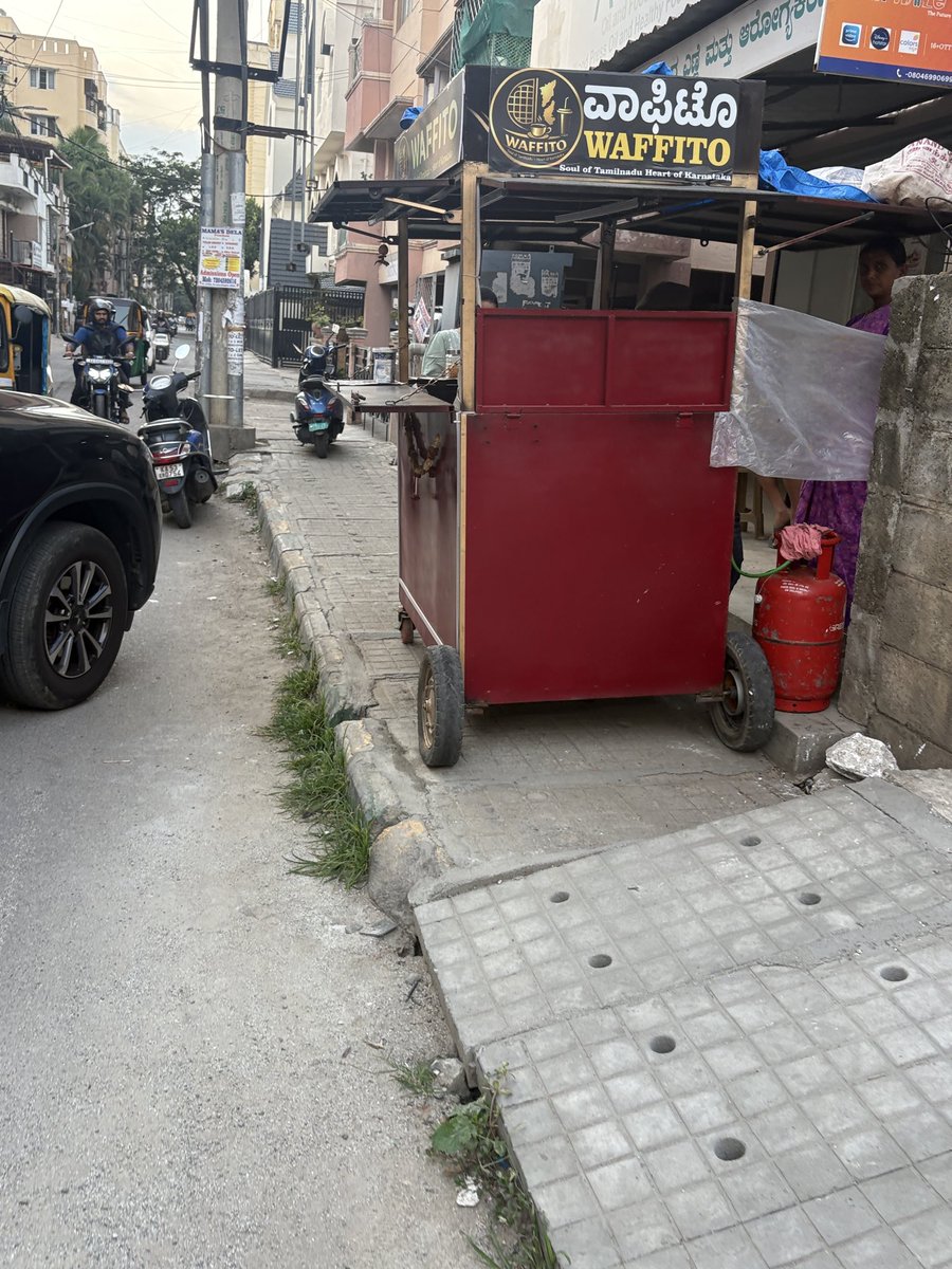 vikasgj's tweet photo. Pedestrian footpaths are being encroached. This is Pai Layout 1st main near tin factory.

I request you to take action against shopowners running their business by encroaching footpaths with open gas connections which can prove fatal.
@GBAChiefComm @krishnabgowda https://t.co/WT4AgwLlGr