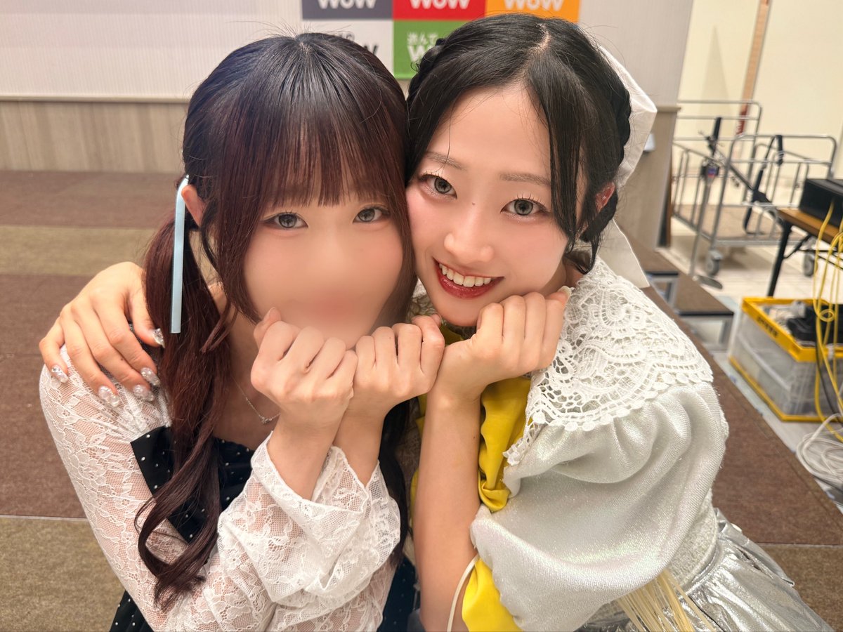 na____y4's tweet photo. 独りじゃないから 僕が手を繋ぐよ☘️
 #ハイ・モモチーズ https://t.co/ozPMLMqCDY