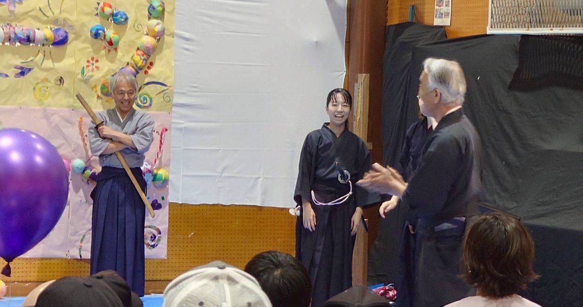 ayai_no's tweet photo. 社会福祉施設 北野ハピネスセンター『館まつり』で、天然理心流 剣究会の演武でした！

様々の方に見て頂き、短くも大変楽しい時間をありがとうございます！

技の解説を挟み「どういう技なのか」を更に解って頂けたのが伝わりました

はてさてご見学のお子さん達から未来の剣士は生まれるでしょうか！ https://t.co/qKamRmw4Qe