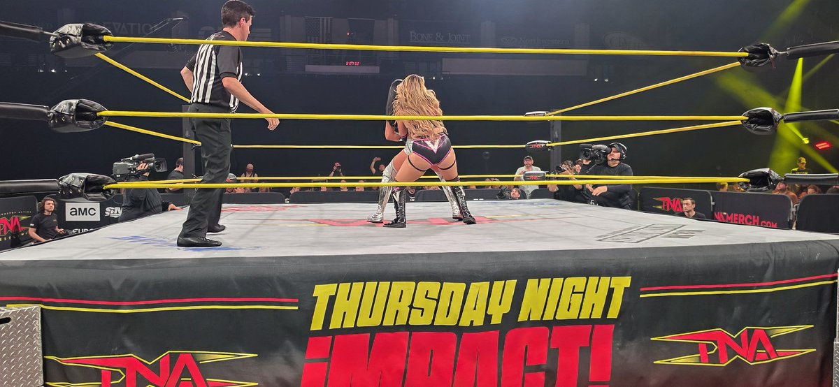 realjoelivehd83's tweet photo. Some ringside shots of the #badchick @vicious_vicki_ vs @indi_hartwell @tna #tnawrestling #tnaimpact @AMC_TV @AMCPlus
from Albany NY. #signvicki @carlossilva https://t.co/LXoXDyuMdt
