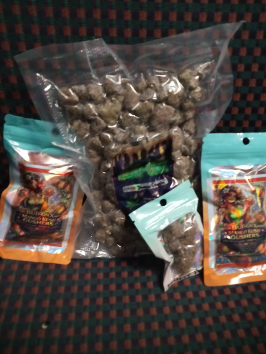 MorganDragonsta's tweet photo. Greetings @budgnx1 fam, It's mail call! 3 oz of strawberry cough, two packs gummies and a lil fruity pebbles cause it's an 80/20 sativa heavy like the strawberry cough.  Nice when they know what you like, does yours ? https://t.co/eTVsfkg8g1