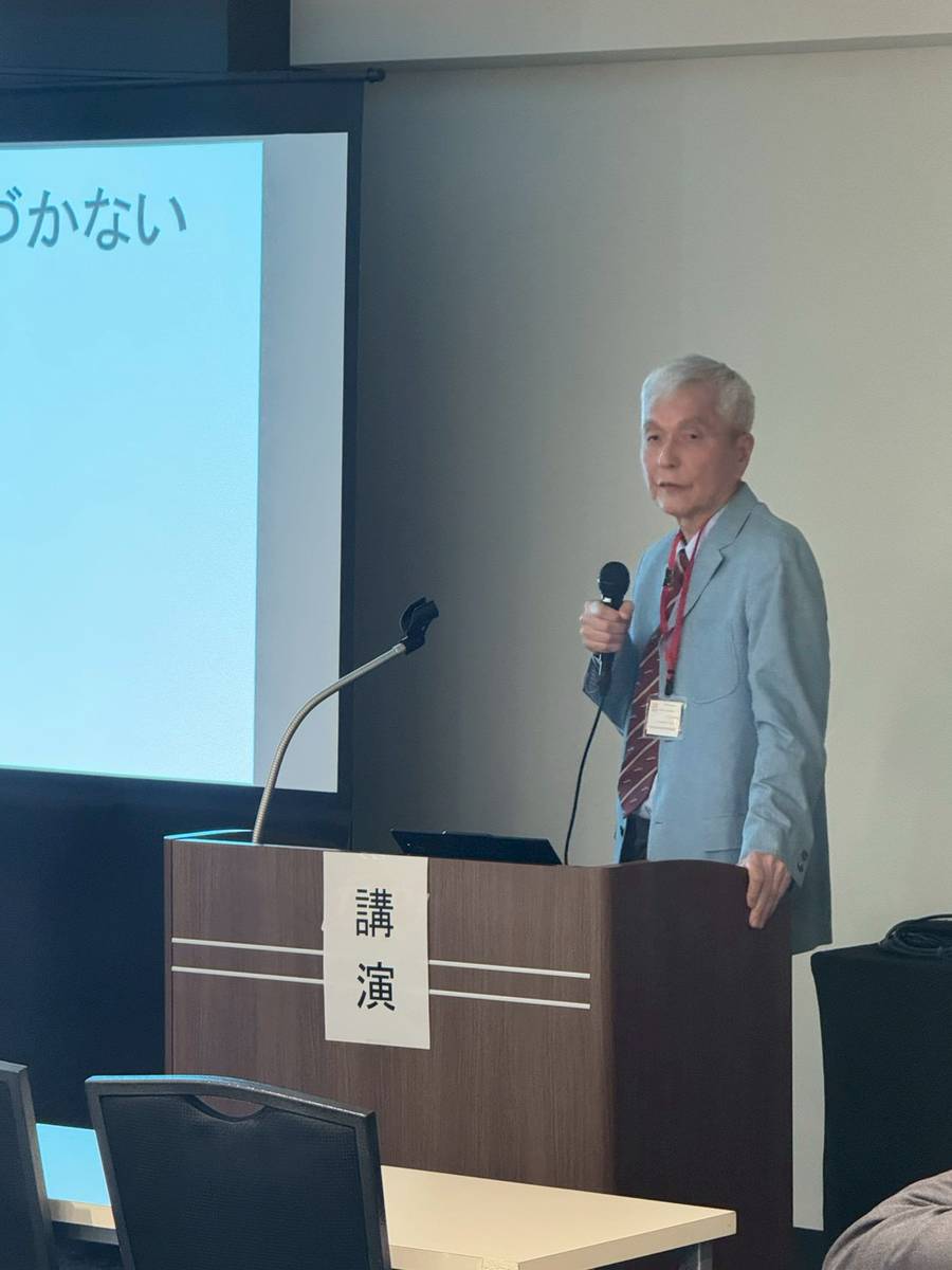 JPS_PR's tweet photo. 【日本精神分析協会 第44回 学術大会】
2026年6月14日（日）10:35-12:00
講演と討論②

北山 修 会員の講演「『見るなの禁止』と日本語の二重性」の様子です。
鈴木智美 会員が司会を務め、宮田善文 会員が討論をしてくださいました。
場内は、笑いあり涙ありで大変盛り上がっておりました。
#精神分析 https://t.co/EtZDCJiLdW