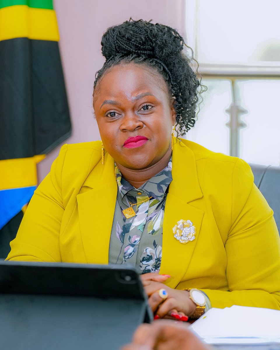 klmstarcargo's tweet photo. Simba wa Bahari tumepata heshima ya kukutana na Waziri wa Viwanda na Biashara, Mh. Judith Kapinga, ofisini kwake JNNC Dar es salaaam.

Tumefanya mazungumzo yenye lengo la kuimarisha ushirikiano, kukuza biashara https://t.co/tBI5QJZSkn
