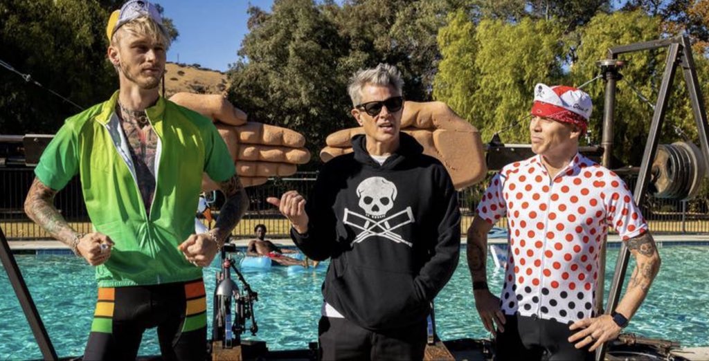 Mels19xx's tweet photo. Anybody else remember that time kells and Steve o rode the stationary bikes?! 😂🫣 https://t.co/LRI8lVmpfj