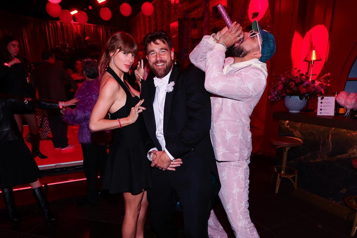 PageSix's tweet photo. Why Taylor Swift snubbed Ellen DeGeneres from her wedding - despite appearing on her show 19 times https://t.co/UPoAXWB6Z4 https://t.co/m9tp1LTQyR