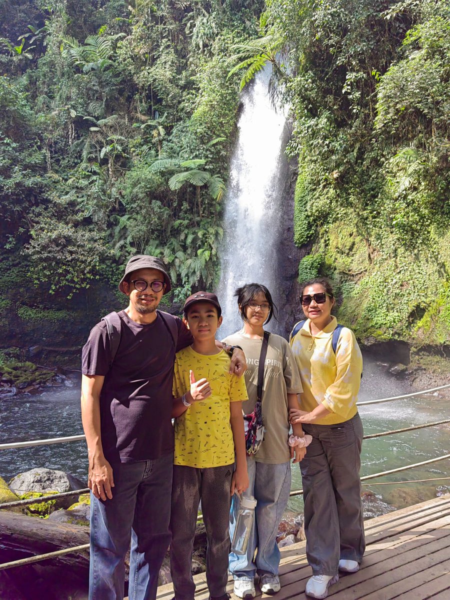andrewtosima's tweet photo. Ayo jalan-jalan ke Sukabumi 😁 https://t.co/CRN9IDQYD5