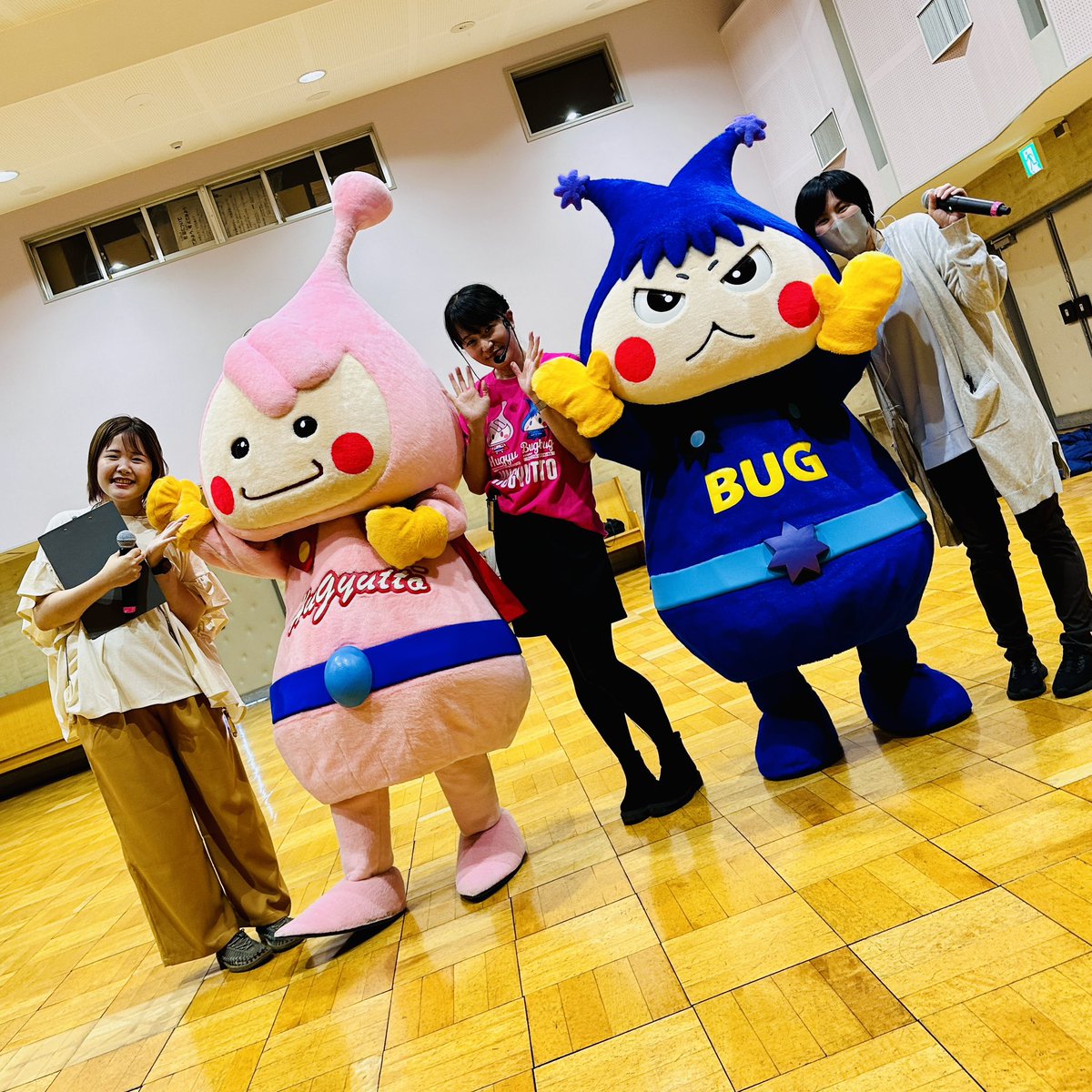 HugyuttoMan's tweet photo. 8月8日の #ハギュバグバースデー に向けて、リハーサルしたぎゅよー‼️はぎゅー、なかなかいい感じだったぎゅー‼️
遊びに来てくれる小さなお友達ぎゅが、喜んでくれるといいぎゅなー。そして、ぼくたちと、たくさんお話しをして欲しいぎゅなぁ。

#ハギュトーク #ハギュット #ハギュットマン  #バグるん https://t.co/CPFZvprJew