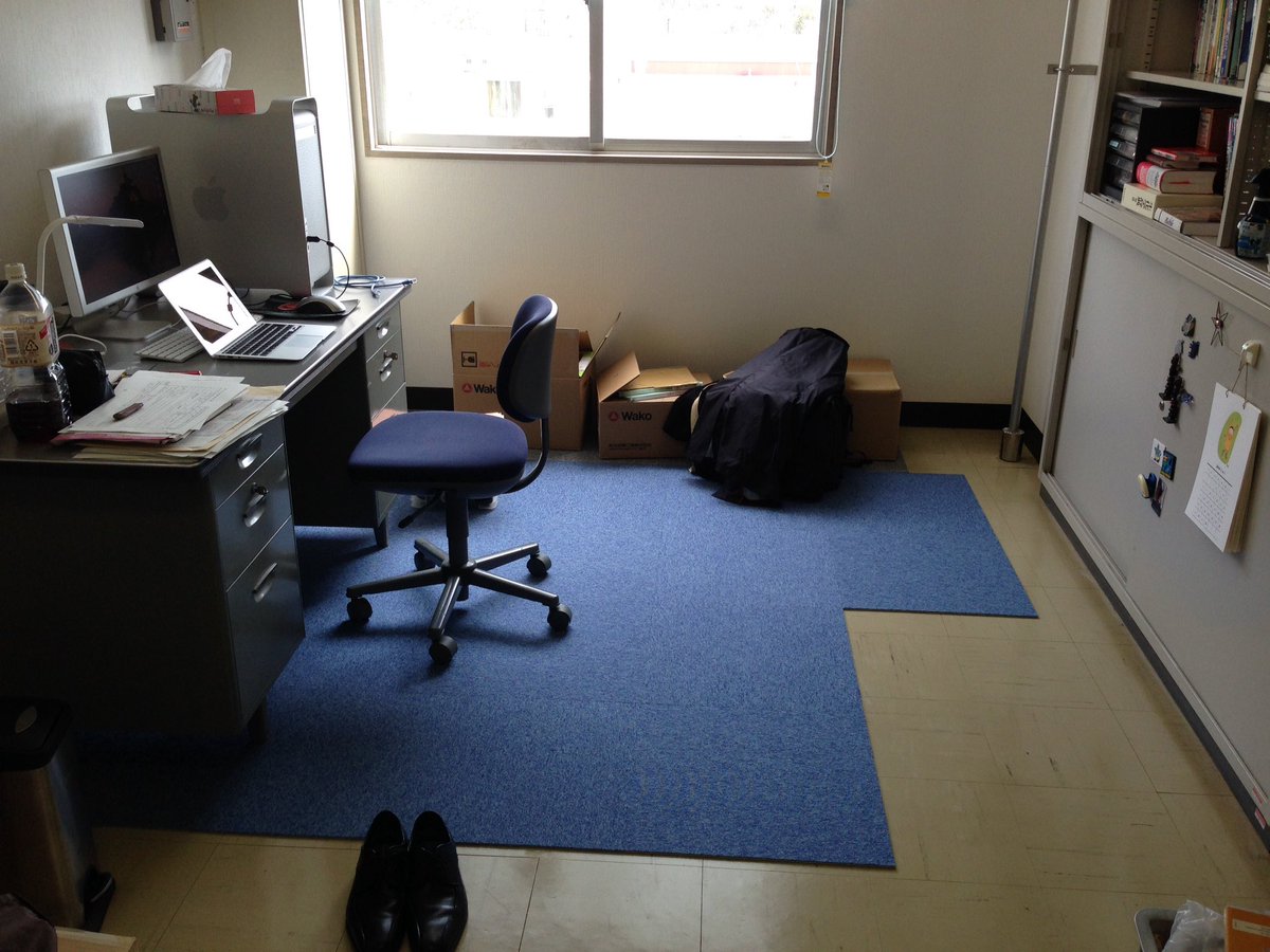 kobe_para's tweet photo. 着任2日目の居室の写真があった。改修工事前のC棟は老朽化してたなぁ。 https://t.co/OH7GB1TAUR