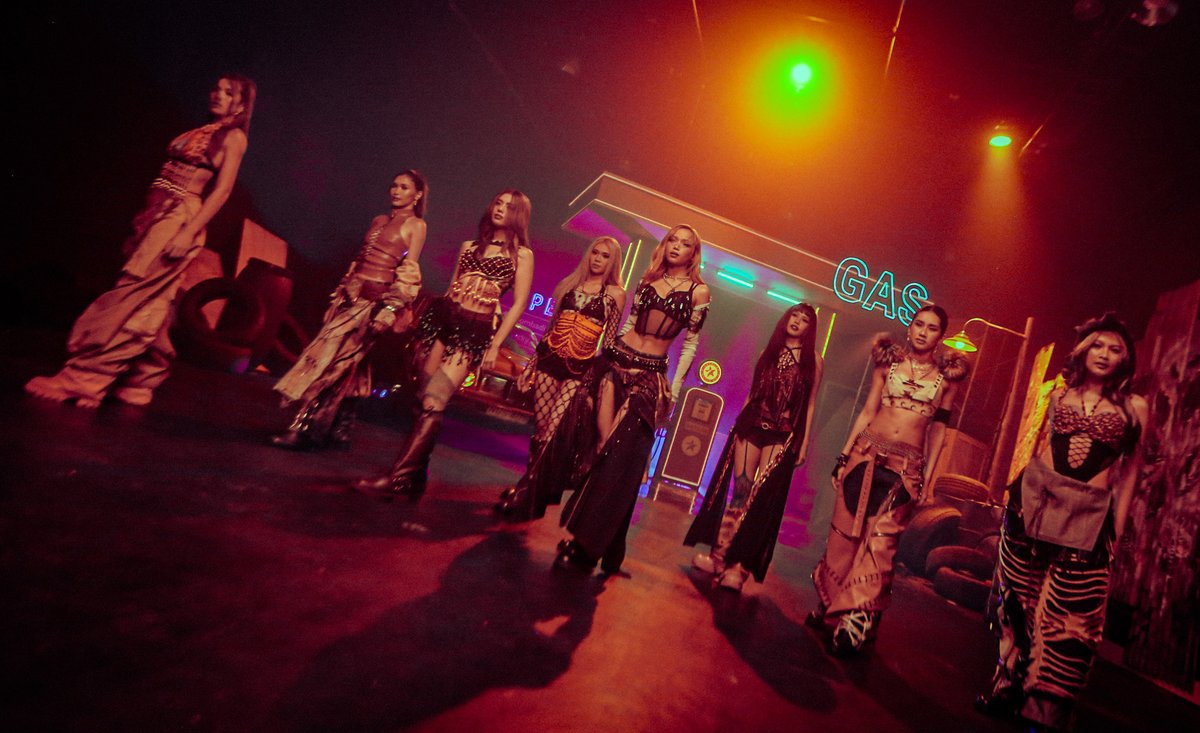 BINI_ph's tweet photo. Hold it back, run a lap
‘Cause the ‘Step Back’ Full Performance will be yours soon! 📶🔥

Stay tuned this Tuesday, July 14 at 8PM PHT!

In the meantime, keep streaming the ‘Step Back’ Performance Visualizer:
🔗https://t.co/Qp2ybUfUW6

#BINI #BINI_SignalsEP #BINI_StepBack https://t.co/QeH1caosjY