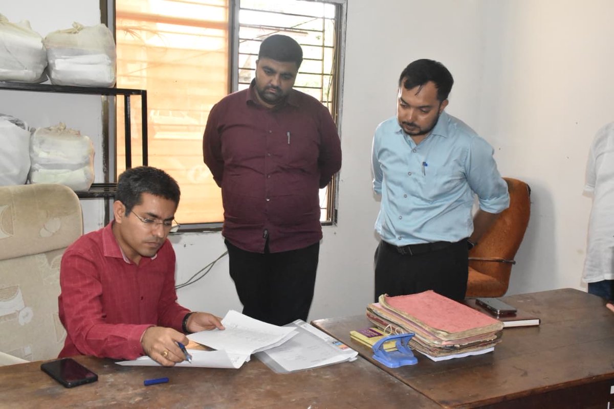 Collector & DM, Navsari tweet media