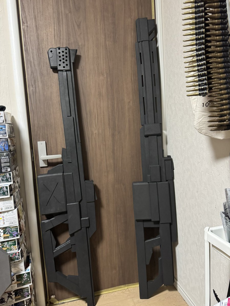 wild1324's tweet photo. 大牙重工製試作武器のご紹介✨

▶︎バスターライフル
▶︎バスターランチャー

販売を視野に入れバラして２００サイズで送れるように設計しつつもギリギリまでサイズアップ！
いつものバレルの排熱ブチ穴はやめてスリット仕様！
なんか新鮮！弾速早そう！！
バレルを外した状態でも遊べたらと思いランチャーモードの２ウェイ仕様でなんか2度美味しい感じに！
アーマーに絶対合うわ！！！
そして我が社の売りの軽さを維持しつつ剛性もあるのでバレルがダレない！

いやー個人満足度は非常に高い🤣www
これが成功したことにより組み換えシステムが充実して将来的にはオプション販売が出来そう！！！
作るって楽しい気持ちいいー！！！

＃大牙重工