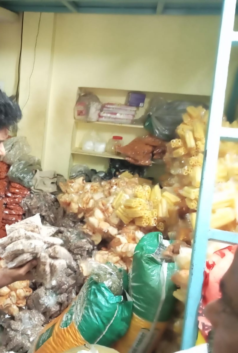 c_tgsafe's tweet photo. @CFS_Telangana - Special Drive on Restaurants/ Hotels/ Dhabas: The Telangana Food Safety Department intensified inspections across the State to prevent seasonal food-borne diseases.
🔹Inspections Conducted: 108
🔹Establishments with Serious Hygiene Lapses: 6
🔹Unsafe/Stale Food Discarded: 72 kg
🔹Hotels/Restaurants with Improper Records: 40
🔹Samples Lifted: 62
Action taken:
🔹Notices issued for expired food, synthetic colours, poor hygiene, missing medical fitness certificates, lack of pest control records and licence violations. Synthetic food colours were seized during inspections.
🔹Food Business Operators have been directed to strictly comply with the Food Safety & Standards Act and Schedule-4 Hygiene Regulations to ensure safe food for consumers.
@TelanganaHealth @fssaiindia @fssai #EatRightIndia