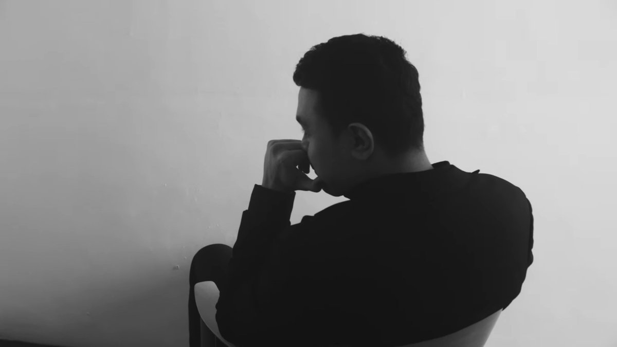 iPopBase's tweet photo. Tulus has released the music video to ‘Teh Hijau.’

Watch: https://t.co/x55IjxIJpa https://t.co/Bd5ZQ1zYhw