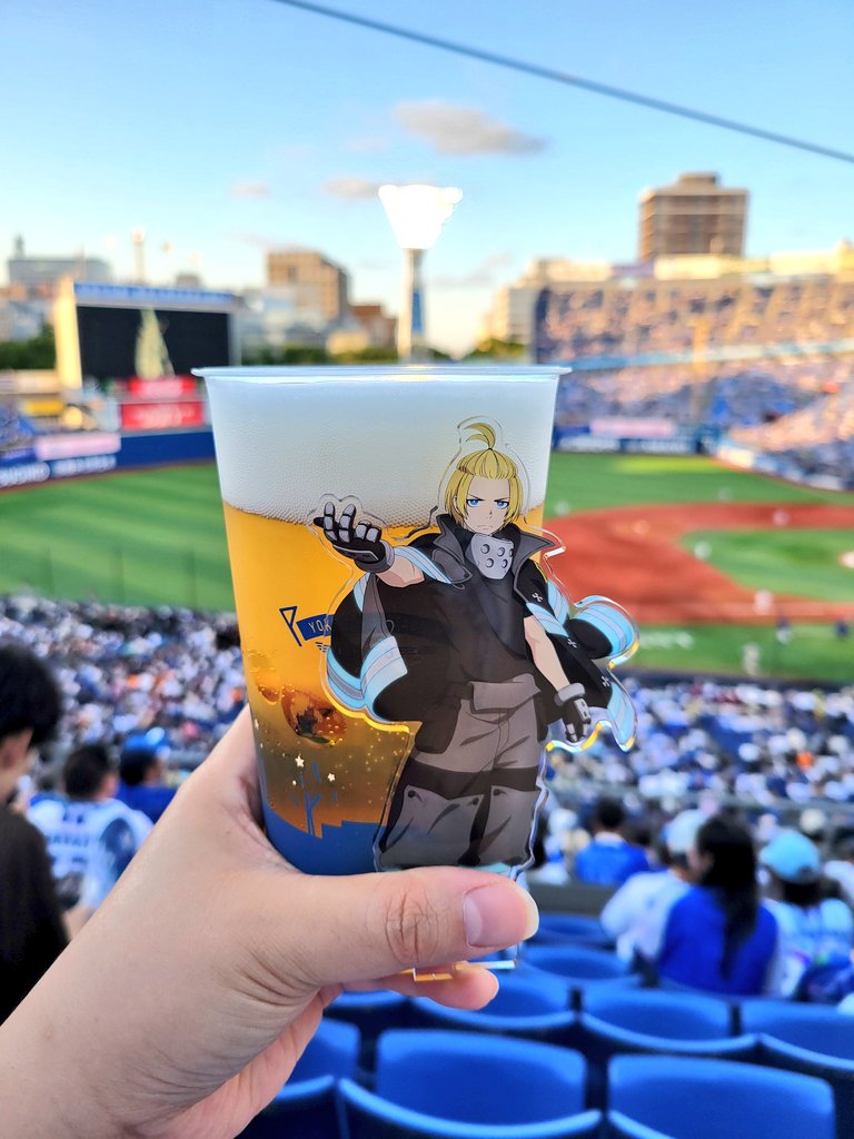 _bolognese_710's tweet photo. アーサーのお誕生日は青でお祝いするって決めてるので、今年はハマスタ行ってきてみた✨
生誕絵はなんとか今月中に上げるとして…😌
騎士王パワーで試合も勝ったね✌💙 https://t.co/muFhK7ffsN