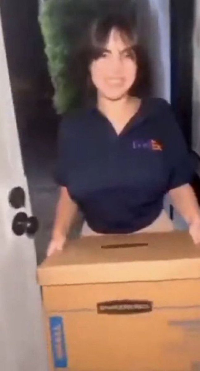 Chrisosman88's tweet photo. Every penny of the pizza totally worth it��️

A thread 🎥👇🏾 https://t.co/QX0esFKooo