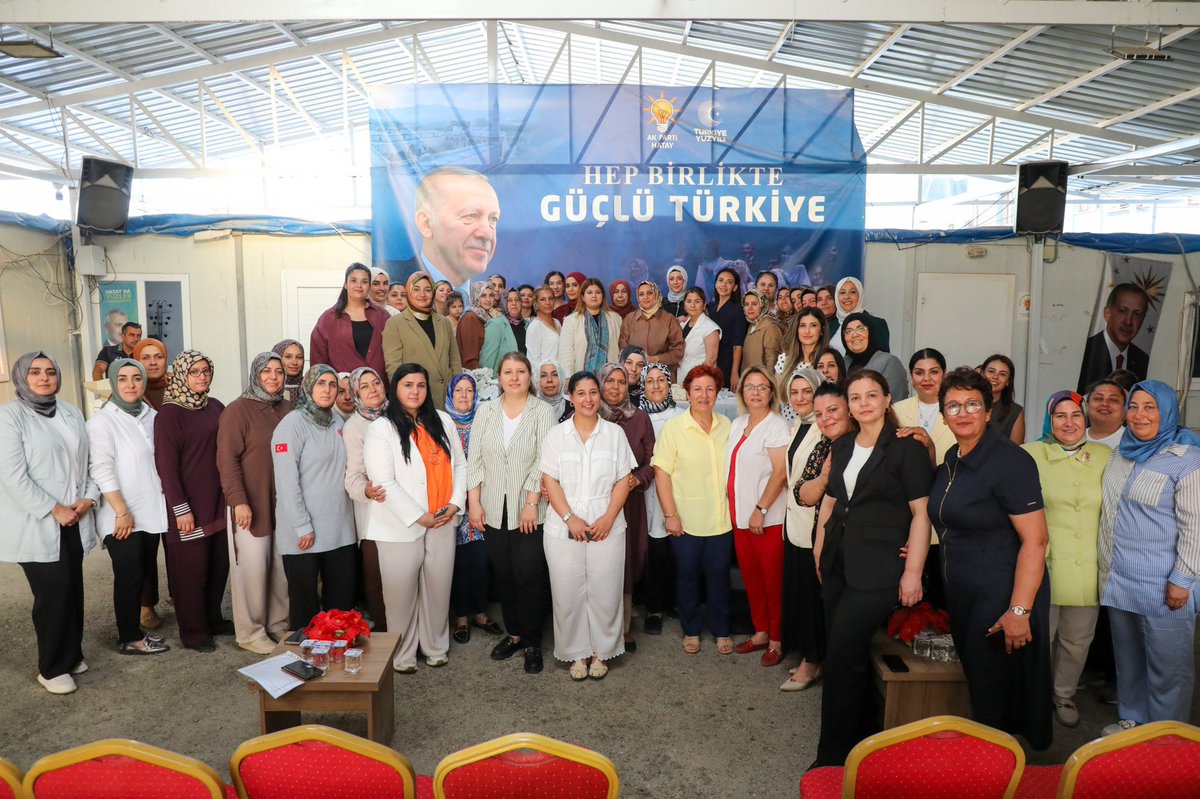 avfatmagulcalim's tweet photo. 📍 AK Parti Hatay İl Başkanlığı

Bölge Koordinatörümüz Sn. Meryem KARAKÖSE’nin teşrifleriyle , İlçe Kadın Kolları Başkanlarımız ve teşkilatımızın katılımlarıyla istişare toplantımızı gerçekleştirdik.

Hatay’ımız için ilk günkü aşkla çalışmaya devam ediyoruz. 🇹🇷

@meryem_karakose https://t.co/wARFAl8pv5