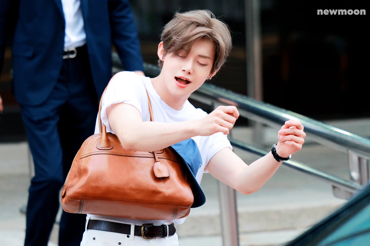 keptmemory_YJ's tweet photo. 2026.07.10
뮤직뱅크 퇴근길
#연준 #YEONJUN https://t.co/n3ygzZHccz