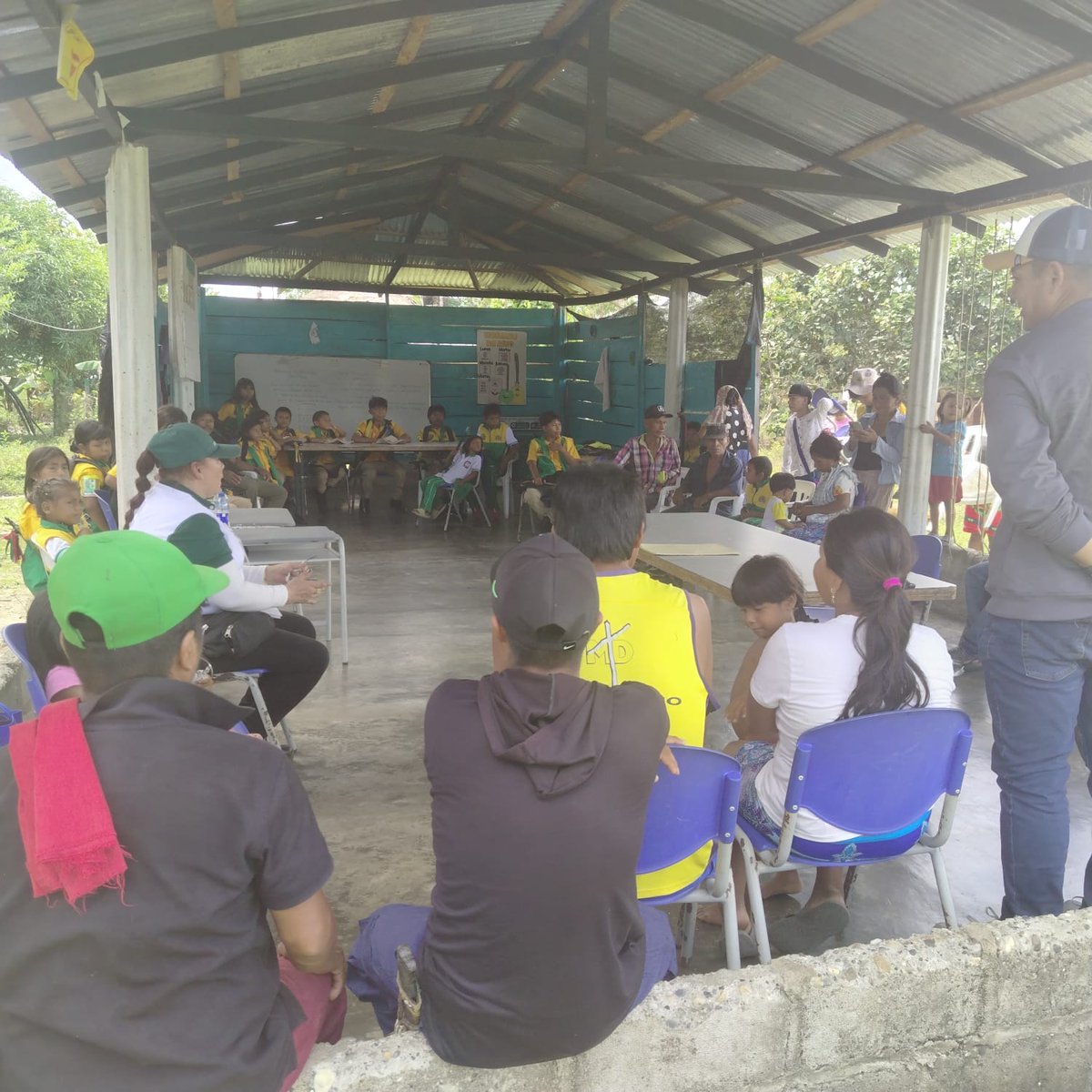 IndigenasAnt's tweet photo. Acompañamos  las soluciones en la comunidad embera eyábida del resguardo Sohaibadó,  en El Bagre Antioquia, para enfrentar una calamidad pública generada por  un vendaval que causó daños en las viviendas de los pobladores. https://t.co/xX33L7q3S0