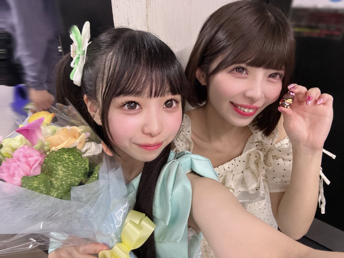 09_natumi's tweet photo. ゆいぽんさん！💗💗💗
サプライズ！びっくりしましたー！！ライブ中にゆいぽんさんが見てくださってるのが見えてていつも以上に緊張してしまいました、、🫪変なことしてないといいな、
ゆいぽんさんのPR大使に続けられた気がしています！
ゆいぽんさんに褒めてもらいました！😦もっとがんばります！ https://t.co/3InDdD6KJF