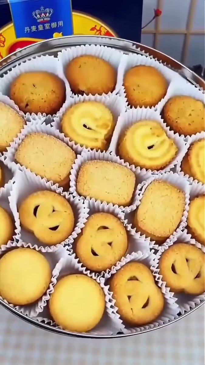 QunkoGraphiks's tweet photo. Sharing my hidden stash of matcha cookies—crispy, sweet, and way too good to keep to myself! Who wants a bite ， https://t.co/LLfmuQpqal