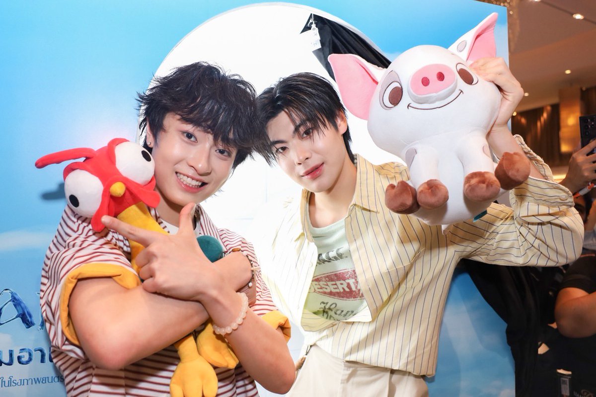npblent's tweet photo. FOFOS! #TheeWave marcaram presença no evento de lançamento de #Moana, realizado no Siam Pavalai Cinema.

MAJOR X THEEWAVE MOANA
#MoanaTHxTheewave
#tthi_eks
#waavetnp https://t.co/IyaHzHDkHB