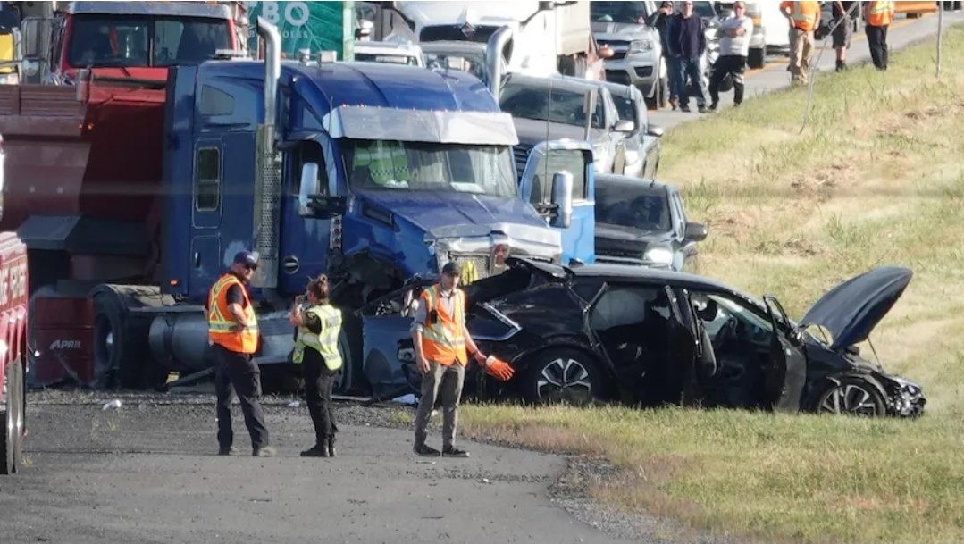 Tablesalt13's tweet photo. ❗️NEW - 

Ontario truck drivers are so DANGEROUS and killing so many people in Quebec 

 ...that Quebec is imposing emergency licensing rules for newer Ontario truck drivers. https://t.co/trUI9sCVtz