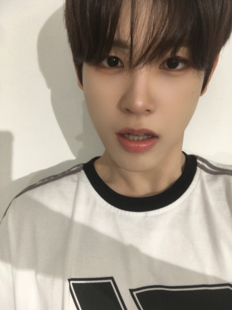 XODIAC_MEMBERS's tweet photo. [#규민🐶] 

귬요일🤩

#XODIAC #소디엑 #GYUMIN #규민 #똑똑똑_귬이등장 https://t.co/s1nHRHQ8T5