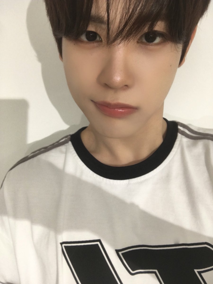 XODIAC_MEMBERS's tweet photo. [#규민🐶] 

귬요일🤩

#XODIAC #소디엑 #GYUMIN #규민 #똑똑똑_귬이등장 https://t.co/s1nHRHQ8T5