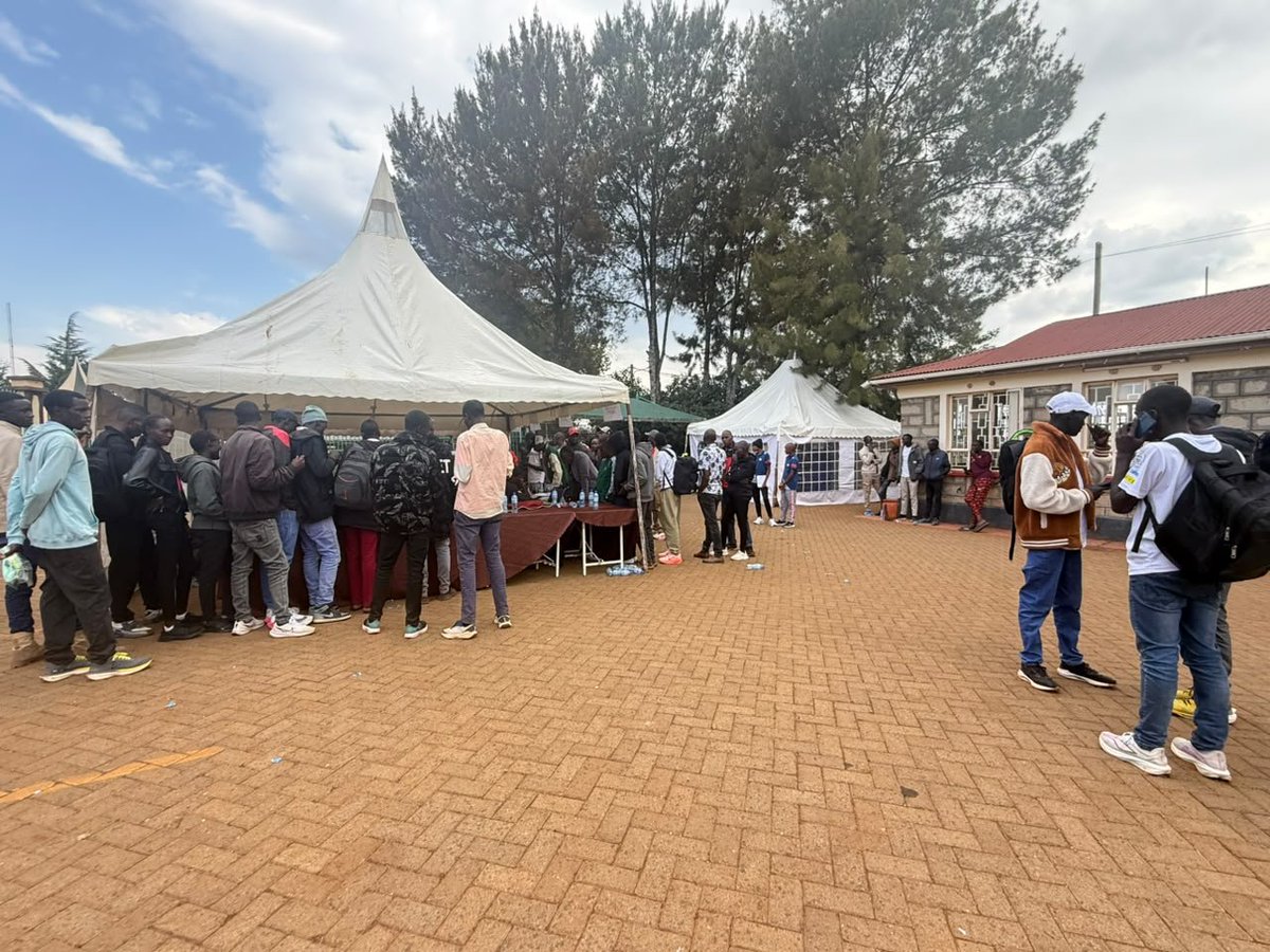 mukua_karimi's tweet photo. Bib Collection exercise for the Kaptagat Forest Marathon ongoing on at Iten, Governor's office, ahead of the event tomorrow.
#KaptagatMarathon #RoadToKaptagat #RunKaptagat #RegisterNow https://t.co/UUHxrjJFbw