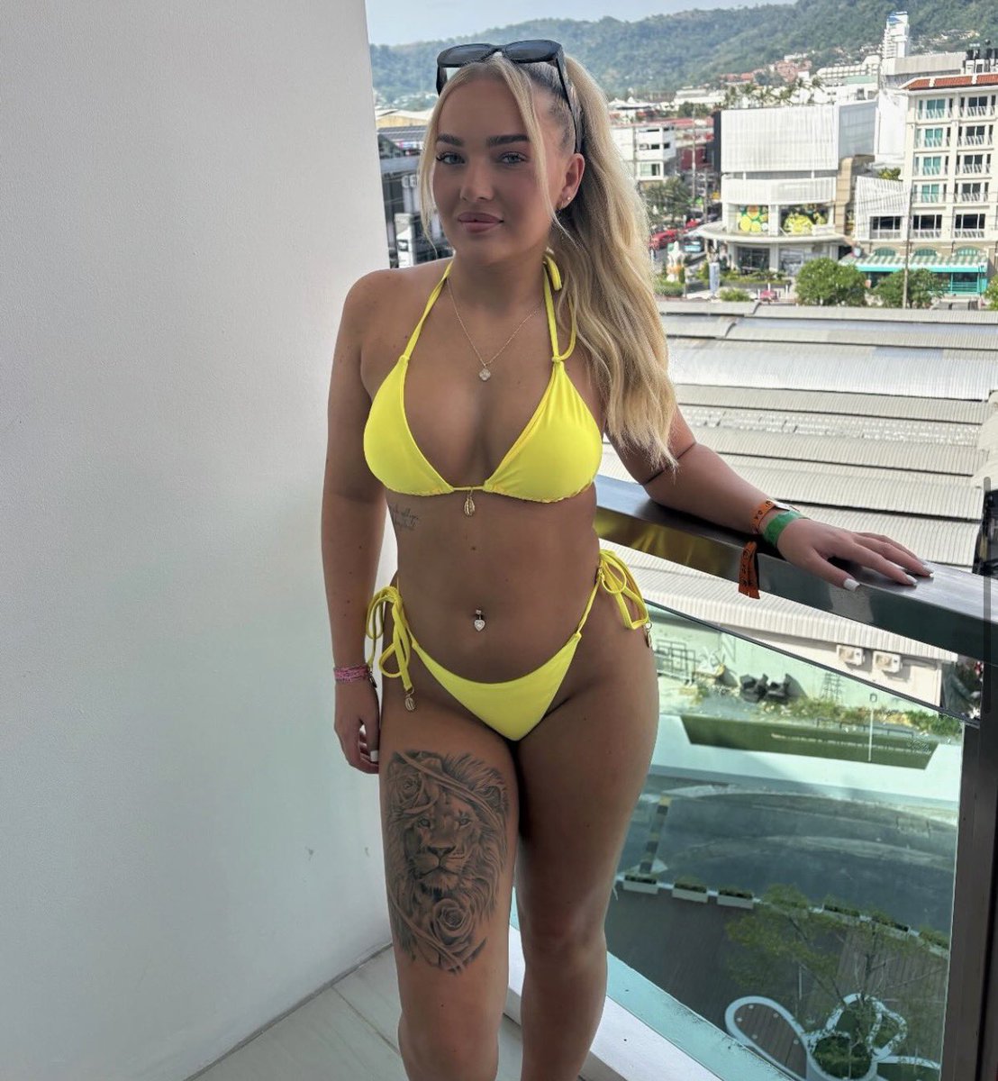 Cam8pcs's tweet photo. #wankchat #slut #chav #ukslut #ukchav #tart #tease #goon #wankfuel #whore #bimbo #builtforBBC https://t.co/wMkm82nMSH