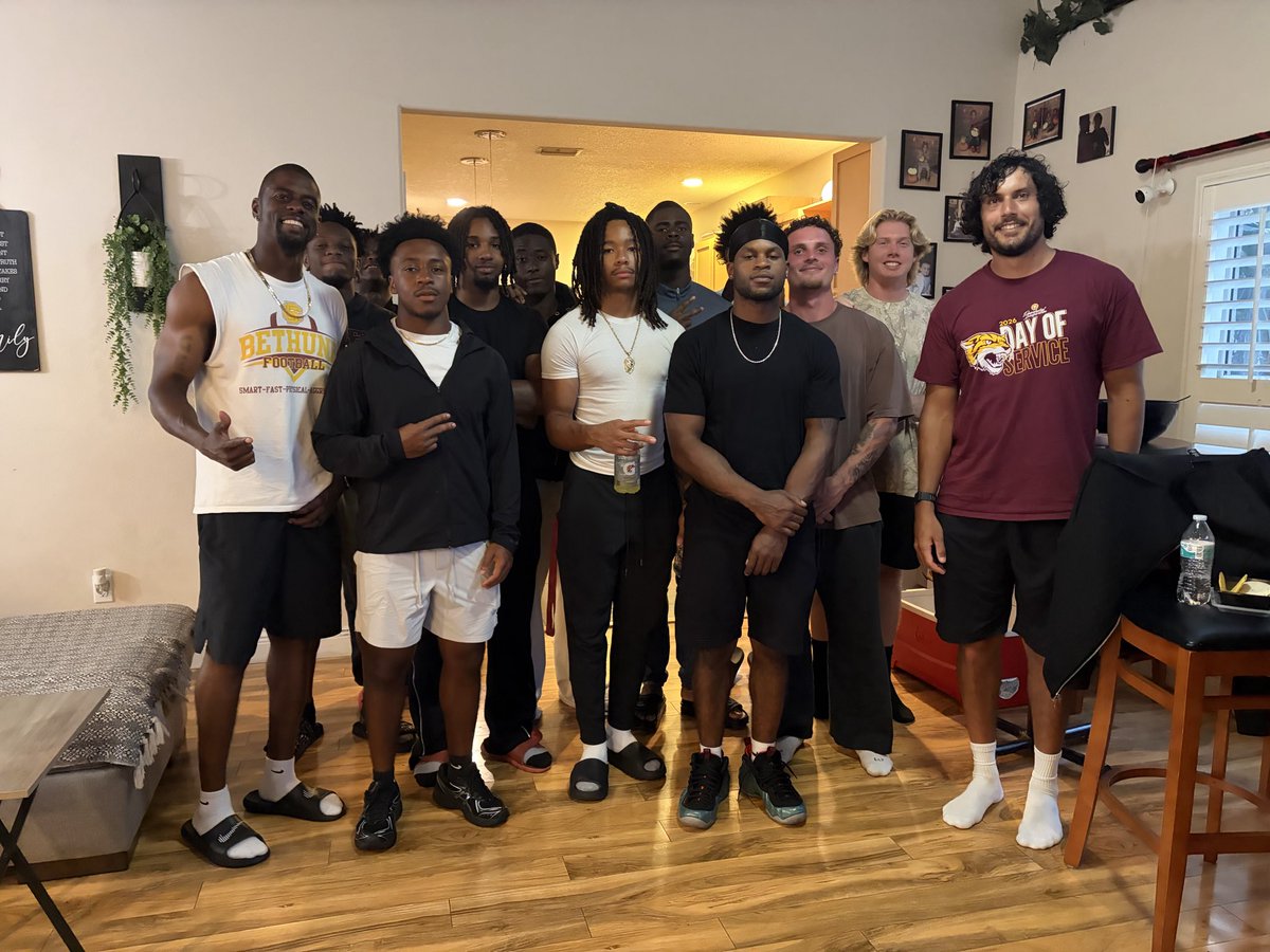 PFitzB's tweet photo. The GUYS! RBs X SPECs

🐯 #HAILWILDCATS 🐯
#CHAINGANG https://t.co/cBgIc7tUud