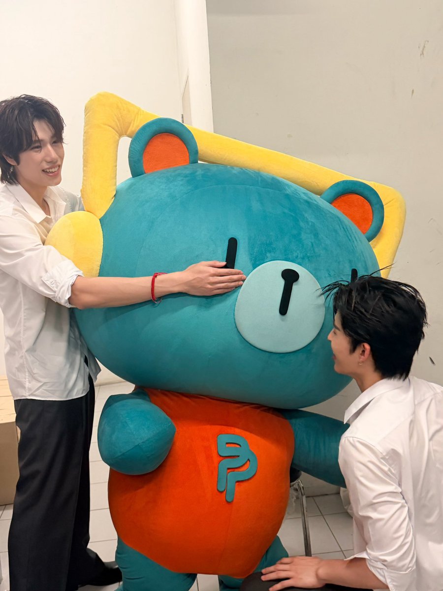 kokornki's tweet photo. ป้ามีน้ำตาจำนวนมากกับรูปนี้ ครอบครัวตัว “P” รักกันมากกว่าที่เราคิดอีกอ่ะ ฮื่อออออออออ ㅠ ㅠ https://t.co/mVp9wDK9uX