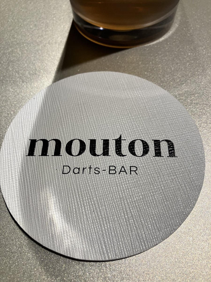 iwamu_jp's tweet photo. 今日は特に予定もなかったので行って見たかった＠bar_mouton へ❗️
髪、結ぶまで覚えて貰えてなくて残念😢
でも色々なお客さんと投げれたし、サッカーボール、サインも貰えて満足❗️
一台だけどみんなですワチャワチャ出来て楽しいお店でした❗️
まぁ少し遠いけどねー😭
また遊びに行きます❗️ https://t.co/CRiCuaMpQh