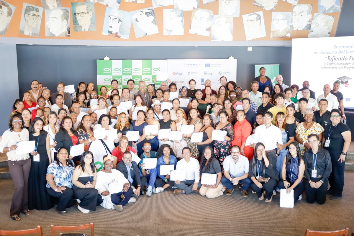 segura_ep's tweet photo. La Gerencia de Reconstrucción del Tejido Social de #SeguraEP participó en la ceremonia de clausura del proceso formativo "Tejiendo Futuro", desarrollado en el marco del Programa SERPAZ con el apoyo de aliados estratégicos como @AlianzaMision, instituciones públicas, organizaciones de la sociedad civil y actores territoriales.

Durante la jornada se reconoció el esfuerzo de los participantes que culminaron su proceso de formación y además se conmemoró el primer aniversario de SERPAZ. 

#SeguraEP reafirma su compromiso de promover comunidades más seguras e inclusivas en la #CiudadDeTodos. 

#AsiSeHaceGuayaquil