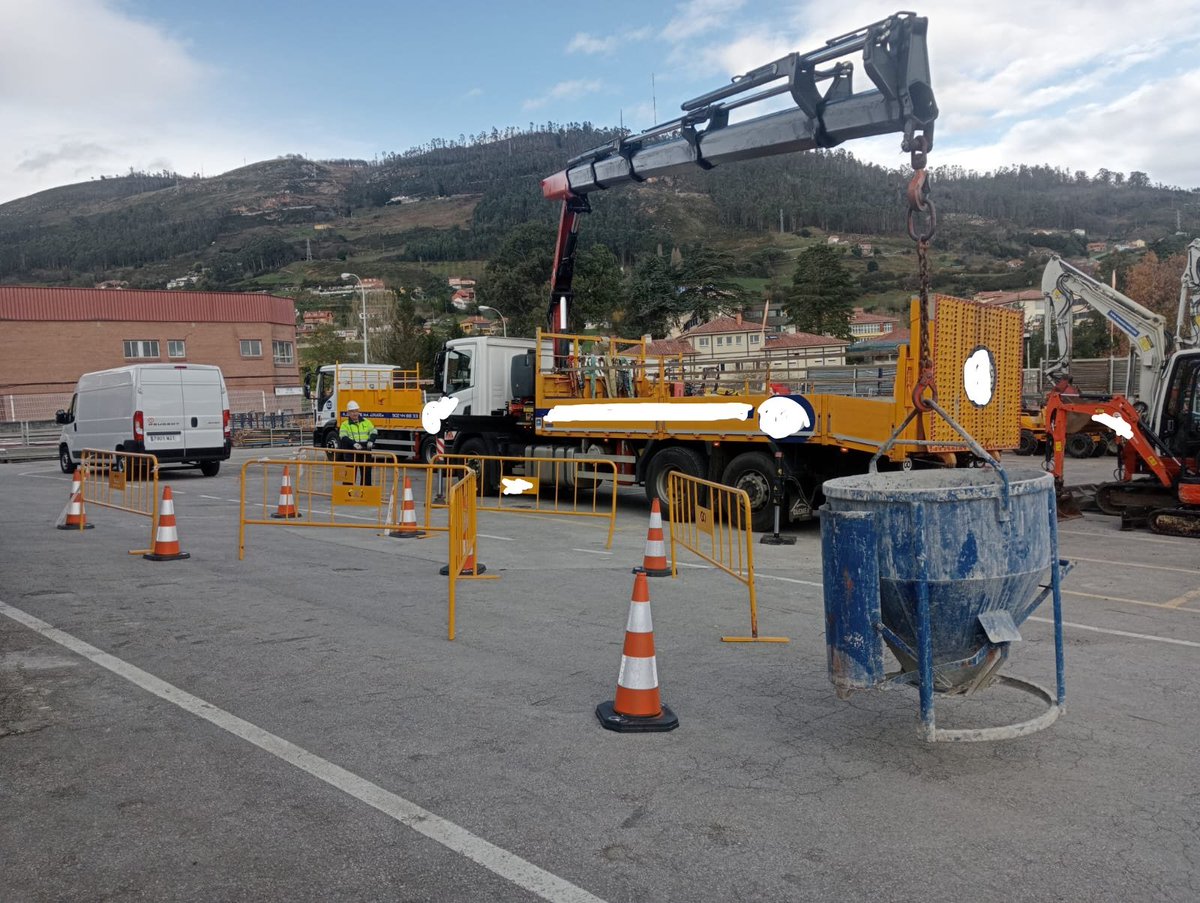 IngematisSL's tweet photo. ¿Tus operadores de Camión Grúa (GHA) cumplen la nueva Norma UNE 58161:2025? Evita sanciones y protege a tu equipo.
​En #INGEMATIS adaptamos la formación práctica por competencias de 2025: teoría reducida y evaluación práctica real. ¡100% bonificable! https://t.co/7FHjhqbgVw https://t.co/uV1kexCuuK