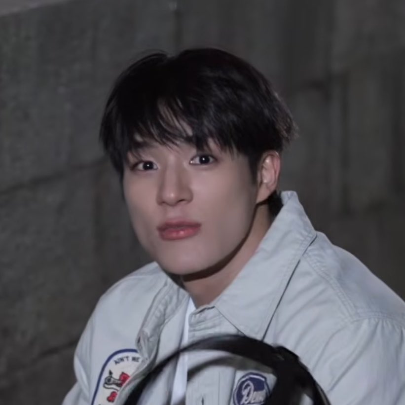 jenbiverse's tweet photo. หน้าเด็กมากกกกก หล่อมาก ๆ https://t.co/u2HTlPbEPy