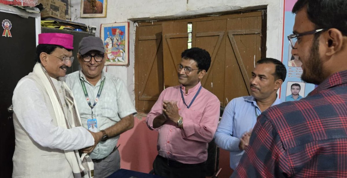 DrMadanMohanJha's tweet photo. दरभंगा में शिक्षक साथियों के साथ https://t.co/FEMWwUkgBg