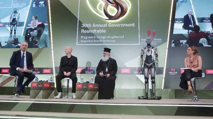 panos279's tweet photo. «Τι είναι ο Θεός για εσένα;» 🤖 Μια πρωτοφανής συνάντηση στο #EconomistImpact: Όταν ένας ιεράρχης και ένας φιλόσοφος άνοιξαν διάλογο με το ρομπότ Τεχνητής Νοημοσύνης #AMECA.

Διαβάστε το στο @amna_news : 🔗 https://t.co/XYLi94iZYd
#ArtificialIntelligence #Technology #Greece https://t.co/IIIrtVKvKP