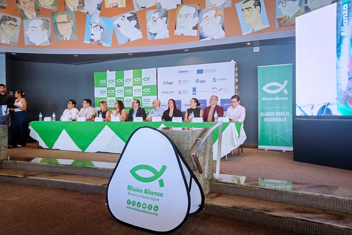 segura_ep's tweet photo. La Gerencia de Reconstrucción del Tejido Social de #SeguraEP participó en la ceremonia de clausura del proceso formativo "Tejiendo Futuro", desarrollado en el marco del Programa SERPAZ con el apoyo de aliados estratégicos como @AlianzaMision, instituciones públicas, organizaciones de la sociedad civil y actores territoriales.

Durante la jornada se reconoció el esfuerzo de los participantes que culminaron su proceso de formación y además se conmemoró el primer aniversario de SERPAZ. 

#SeguraEP reafirma su compromiso de promover comunidades más seguras e inclusivas en la #CiudadDeTodos. 

#AsiSeHaceGuayaquil