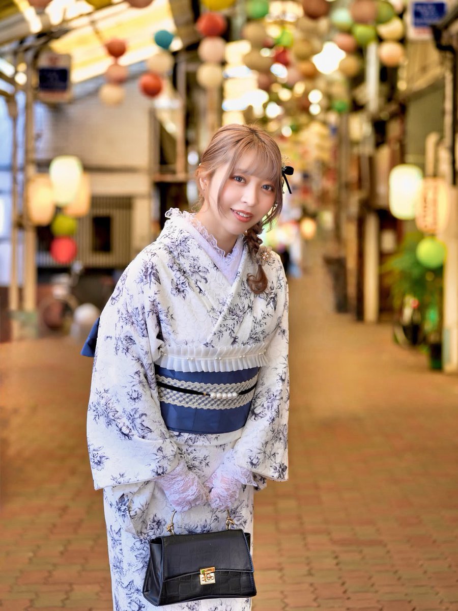 rena2023_live's tweet photo. 美少女図鑑×京都きもの町
《"旅する夏美人"決定戦2026》
7月20日(月)まで⚠️

夏といえば浴衣👘
夏の観光地 日光でも和装撮影したい☀️

写真は京都でのさつきさん撮影会⛩
レースでも甘すぎない
レトロモダンスタイルコーデ✨️
📸@OG5434 

#京都きもの町 #kimonomachi #着物 https://t.co/oXvw09l9Bp