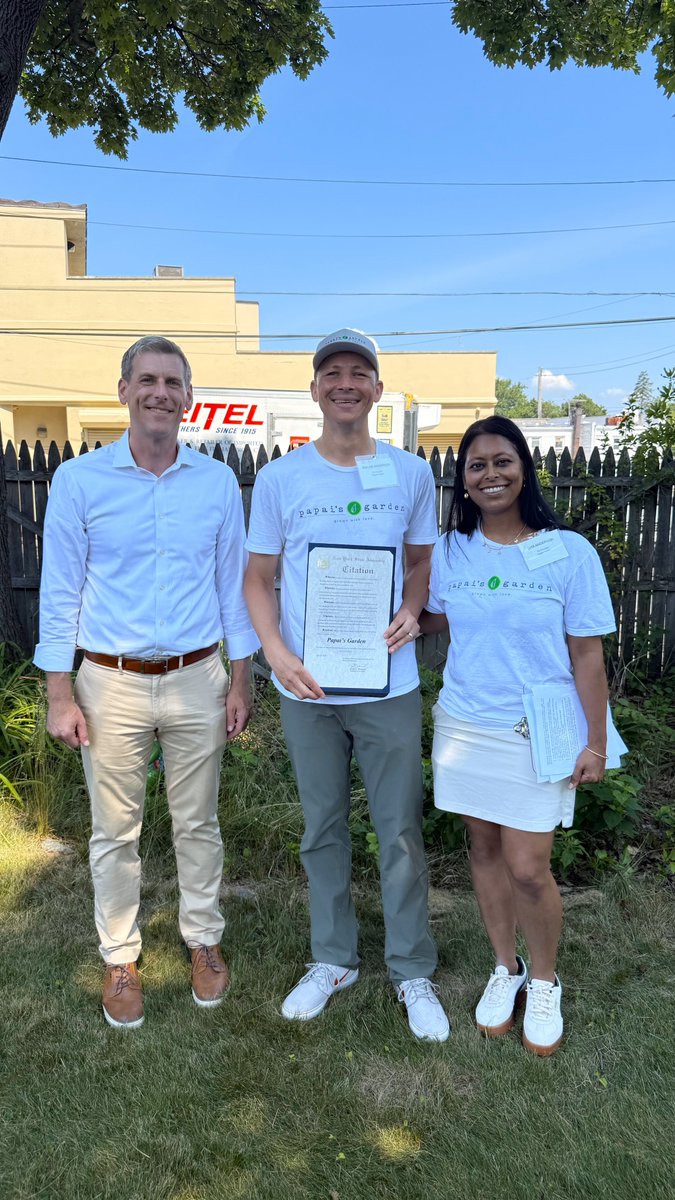 edbraunstein's tweet photo. Papai's Garden is a great local organization that provides adults with developmental and intellectual disabilities with agricultural training and workforce development while expanding access to healthy food. I was happy to be a part of their One Year Celebration in #LittleNeck. https://t.co/t1xWDdCWbJ